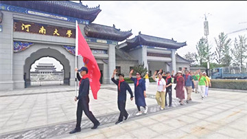 唱队歌.jpg